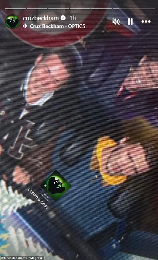 وانضم إلى الزوجين مجموعة من الأصدقاء لقضاء ليلة ممتعة