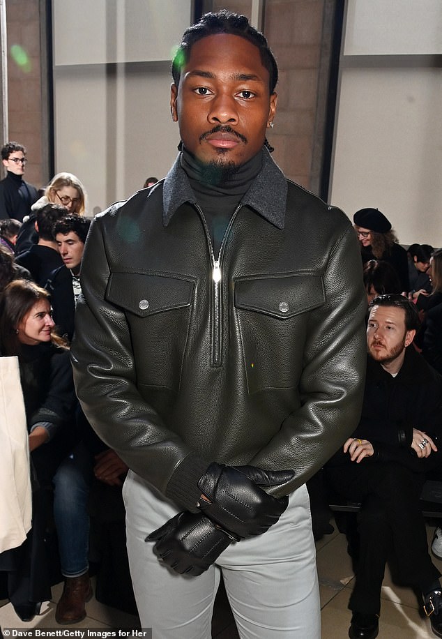 تم الكشف أيضًا في وقت سابق من هذا الشهر عن أن ستيفون علم أنه والد طفلة عارضة أزياء على Instagram بعد إجراء اختبار الأبوة. شوهد في يناير في باريس