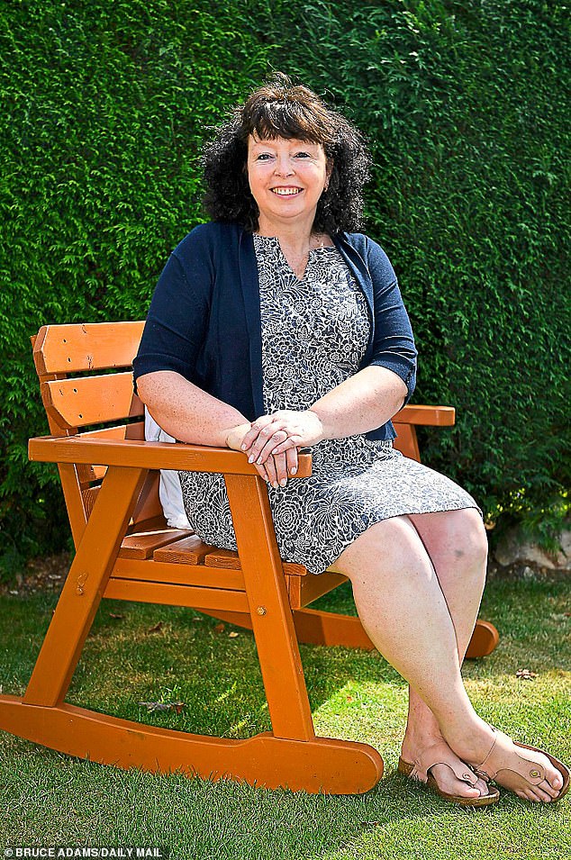 خرجت كارولين مؤخرًا عن صمتها لصحيفة ديلي ميل بشأن الخلاف المرير الذي نشأ بين عائلتها والعائلة التي سيتزوجها ابنها.