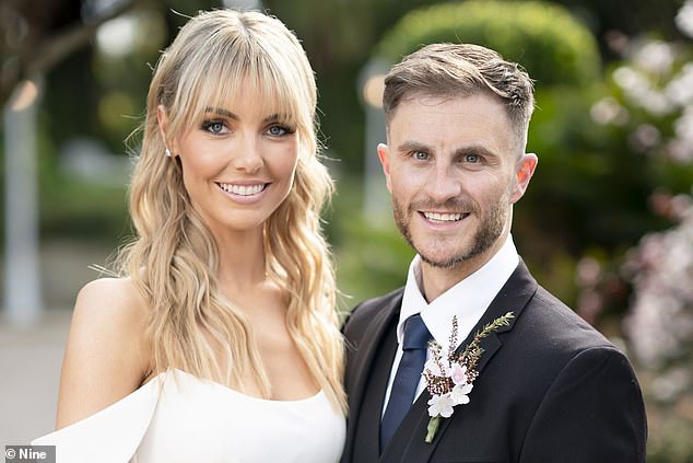 صعد آش إلى الشهرة في نسخة عام 2024 من فيلم Married At First Sight عندما تم إقرانه بالوسيطة النفسية مادلين ماكسويل.