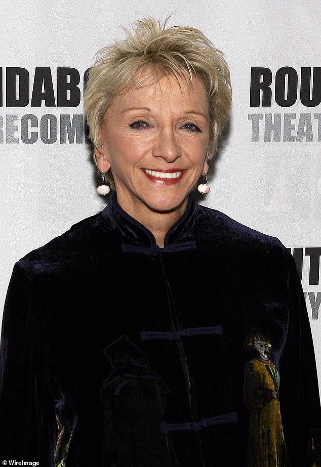 وتضمنت حياتها الشخصية زواجها الأول من الممثل إدوارد بينز، الذي توفي عام 1990