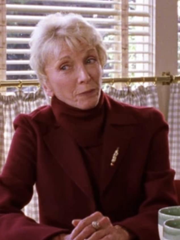 ولدت إليزابيث جان فرانكوفيتش ونشأت في أكرون بولاية أوهايو، وانتقلت إلى مدينة نيويورك لمطاردة أحلامها في التمثيل