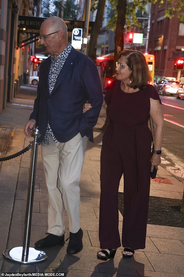 وحضر نجم شروق الشمس السابق ديفيد كوخ الاحتفال مع زوجته جوليا