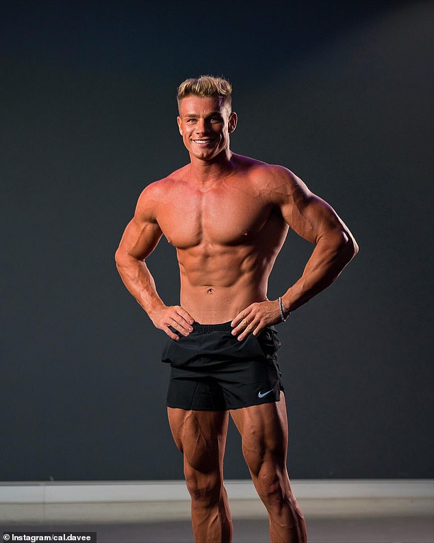 وقال كالوم، الذي ذاع صيته في جزيرة الحب الأسترالية، لصحيفة ديلي ميل إنه يتدرب خمسة أيام في الأسبوع ويتعامل مع اللياقة البدنية كجزء غير قابل للتفاوض من أسلوب حياته.