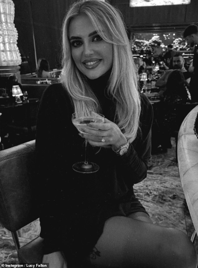 استغلت لوسي أقصى استفادة من احتفالاتها بعيد ميلادها، ووثّقت عطلة نهاية الأسبوع وخطوبتها المفاجئة في منشور على إنستغرام