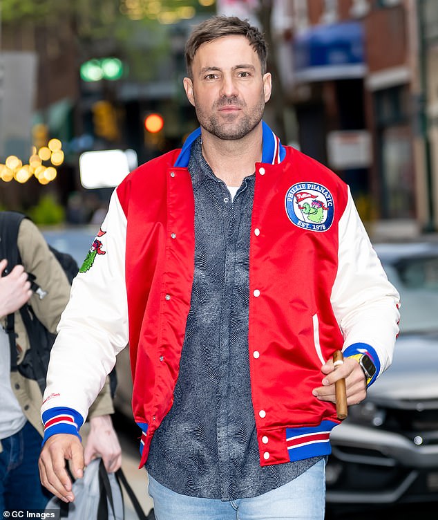 خلال البث الصوتي، تعرض المشاهير الذين وعدوا بمغادرة الولايات المتحدة إذا تم انتخاب الرئيس دونالد ترامب لولاية ثانية