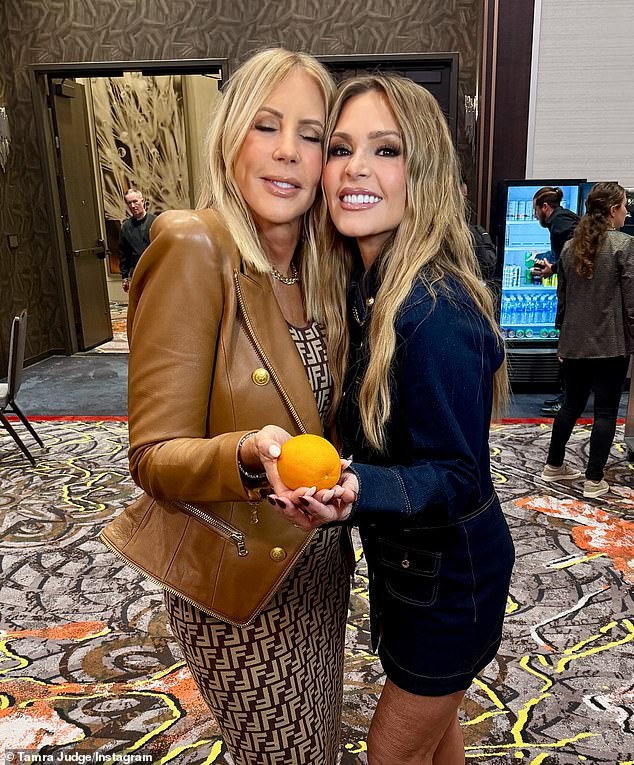 ابتسم القاضي: 