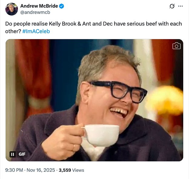 عند مشاهدة المشاهد، بدأ بعض المعجبين يتذكرون أن لديهم تاريخًا، حيث كتب أحد المشاهدين على X: 