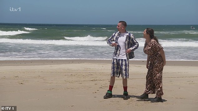 انضمت Aitch إلى المجموعة عندما وصلوا لأول مرة، وأجرت بعض الأحاديث الصغيرة ولكن لم يكن هناك أي شيء آخر على الرغم من تاريخهم