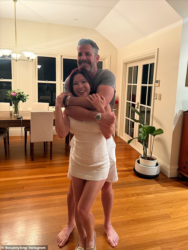 قال بير إنه عرف على الفور أن مشاعره تجاه صني كانت حقيقية. ضحك قائلاً: 