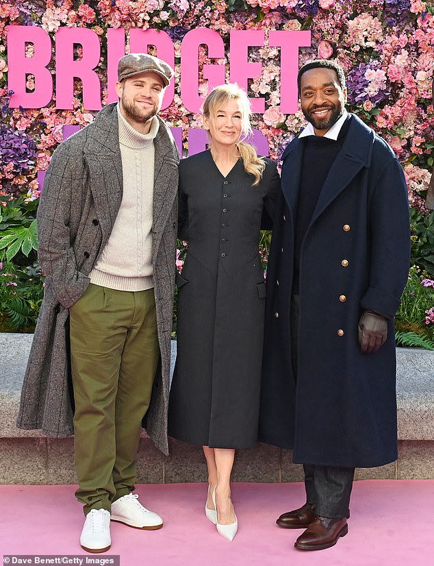 انضم النجم الأمريكي إلى اثنين من اهتمامات بريدجيت المجنونة بشأن الصبي - تشيويتل إيجيوفور وتوي بوي ليو وودال