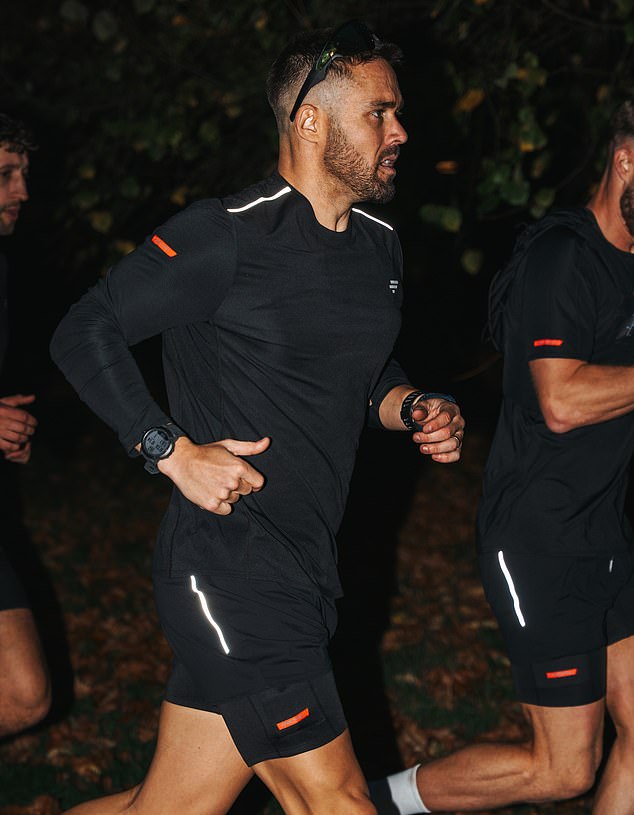 يواصل نجم Made In Chelsea السابق سبنسر مهمته لإكمال سبع سباقات ثلاثية كاملة للرجل الحديدي في سبع قارات في 21 يومًا فقط