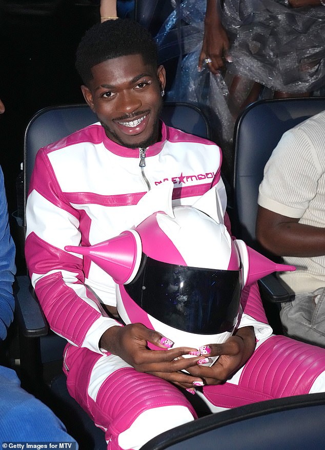 حصل مغني الراب والمغني الأمريكي ليل ناس على العديد من الجوائز، بما في ذلك جائزتي جرامي وخمس جوائز بيلبورد للموسيقى وخمس جوائز MTV Video Music وجائزتي BET Hip Hop وجائزتي iHeartRadio Music وجائزتي الموسيقى الأمريكية.