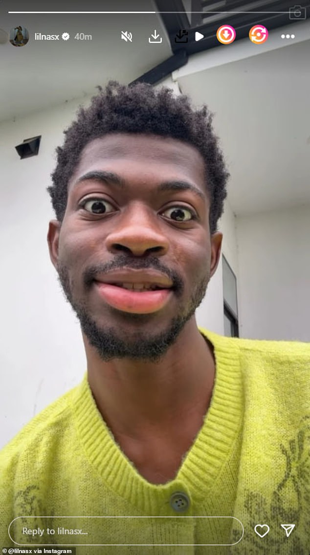 وفي مقطع فيديو نشره على حسابه على إنستغرام، قال المغني إن الأيام التي قضاها خلف القضبان كانت 