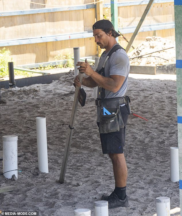 تم فرض غرامة على بارون البار مؤخرًا من مجلس بايرون شاير بسبب قيامه بأعمال غير مصرح بها على الموقع أثناء انتظار موافقة DA الثانية