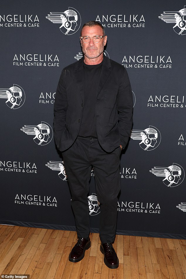 كان الممثل المقيم في نيويورك قادرًا على التحرك بشكل جيد أثناء إقامته. من غير الواضح حاليًا سبب صداع شرايبر. الصورة في عام 2024