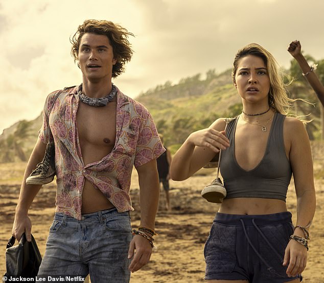 يُعتقد أن واحدًا على الأقل من الأغاني الموجودة في EP Mount Pleasant الجديد لـ Ballerini يدور حول صديقة Stokes السابقة والنجمة المشاركة في Outer Banks Madelyn Cline؛ ستوكس وكلاين شوهد في عام 2020