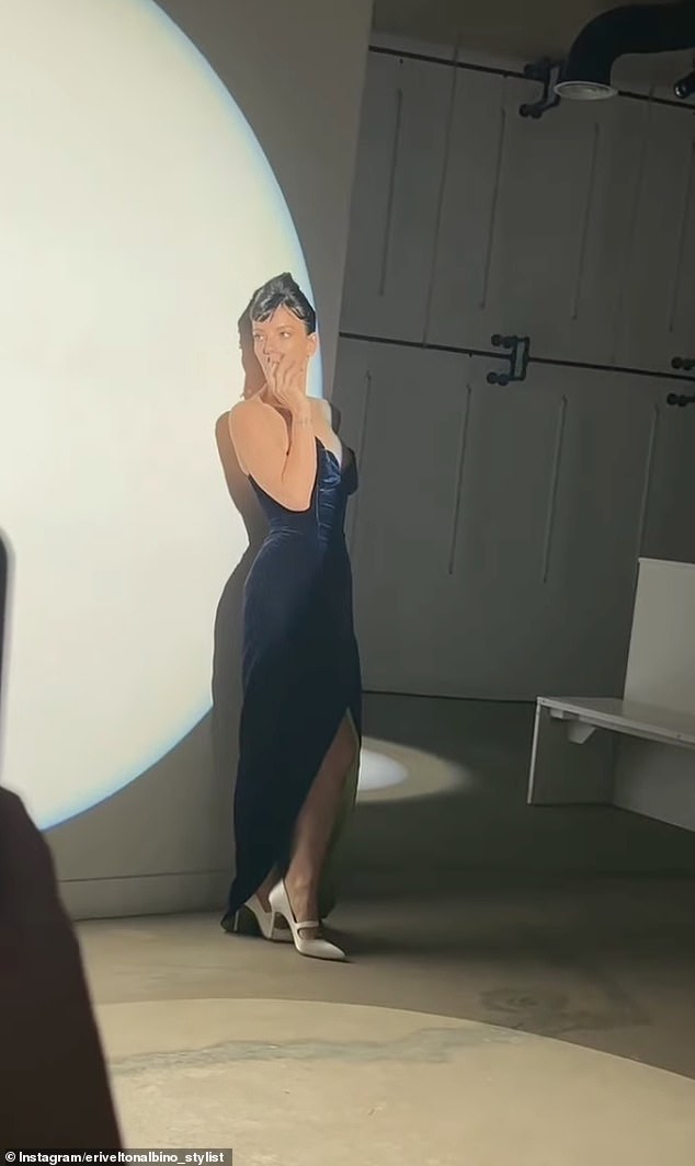 وانضم إلى المطربة عدد من الوجوه الشهيرة التي خرجت لدعم عرض أزياء أنتوني الأول منذ 36 عامًا.