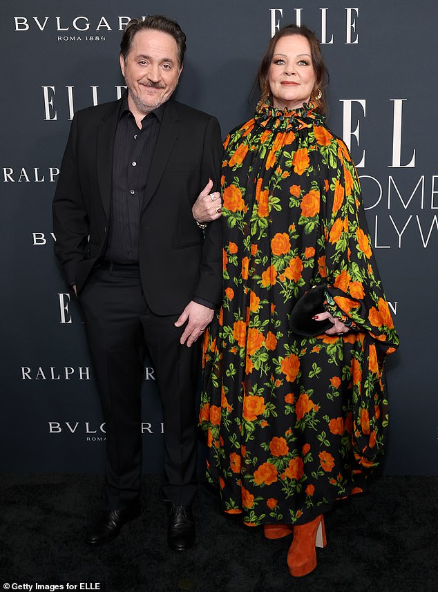 مكارثي ينظر مع زوجها بن فالكوني