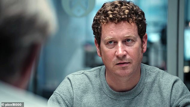 أصيب المشجعون بخيبة أمل بسبب النهاية المثيرة للجدل للمسلسل السادس، عندما تم الكشف عن المحقق المتلعثم إيان باكلز (نايجل بويل، في الصورة) على أنه 