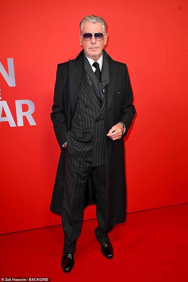 سيتم تكريم ممثل بوند في الحفل وظهر مؤخرًا كنجم غلاف