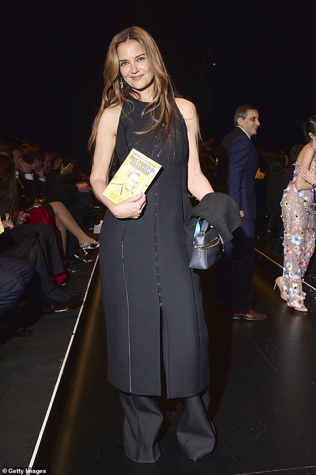 حضرت كاتي هولمز ليلة افتتاح المسرحية يوم الثلاثاء