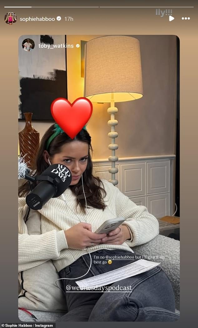 غابت صوفي عن تسجيل البودكاست الخاص بها هذا الأسبوع أيام الأربعاء، حيث أعادت نشر صورة من قصة توبي واتكين على إنستغرام، تظهر ميليسا تاتام التي شاركت في تقديم البرنامج وهي تجلس بمفردها بجوار ميكروفون