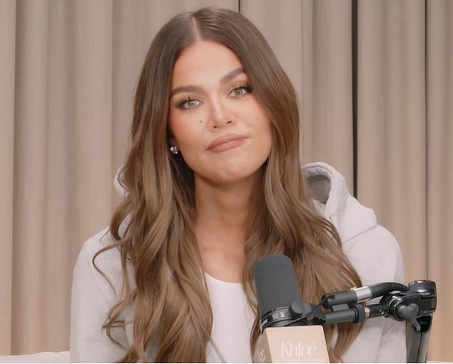 لقد صنعت هذا الوجه الحزين بعد أن شرحت القصة. تم طرح الموضوع عندما سألها أحد المعجبين عما إذا كانت تدون يومياتها