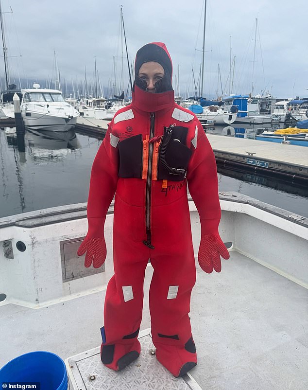 تباهت كاثي برحلات الصيد التي قامت بها على وسائل التواصل الاجتماعي لمعجبيها المخلصين