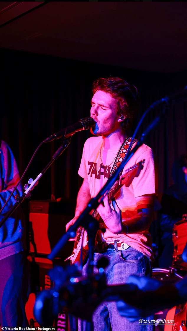 مع الكلمات التي تضمنت: 