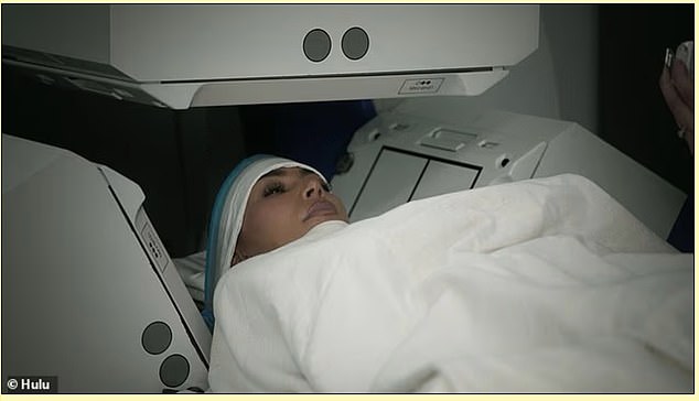 شاركت الممثلة البالغة من العمر 45 عامًا والممثلة وطالبة القانون والأم العازبة لأربعة أطفال لأول مرة في مخاوفها الصحية خلال العرض الأول للموسم السابع من مسلسل The Kardashians الشهر الماضي.