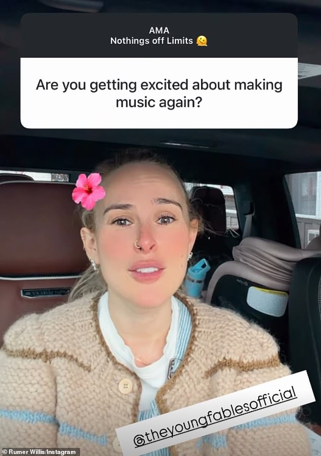 من الواضح أن ويليس لا تزال تشعر بالمرارة عندما قامت بالترويج لأغنية جديدة 