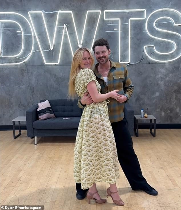 واندفع ويليس قائلاً: 