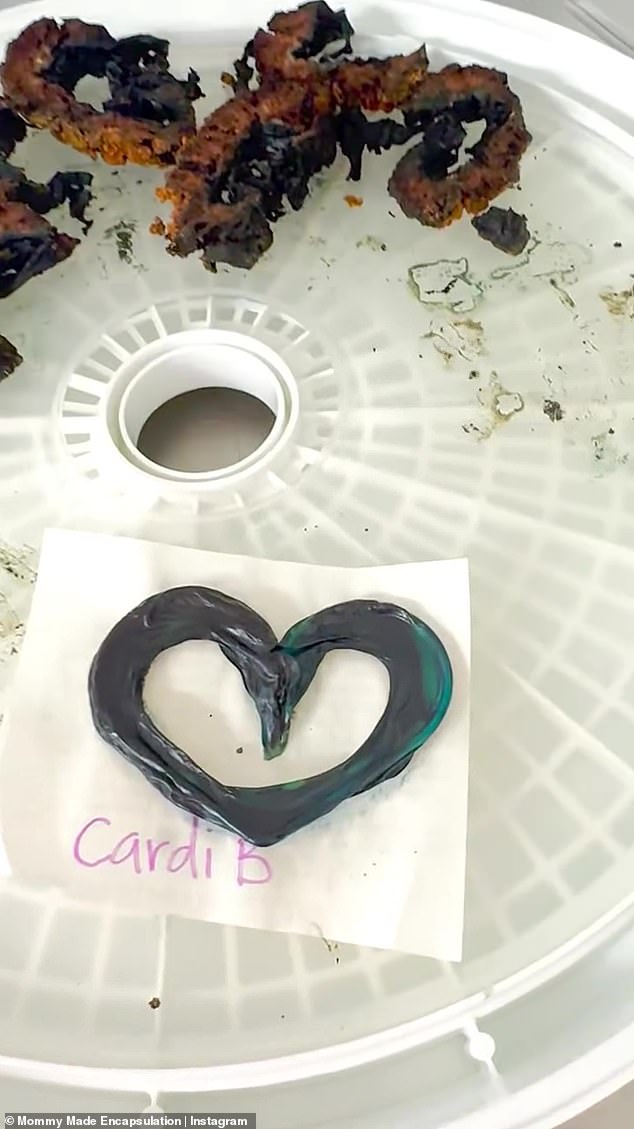 وقال معجب ثالث: 