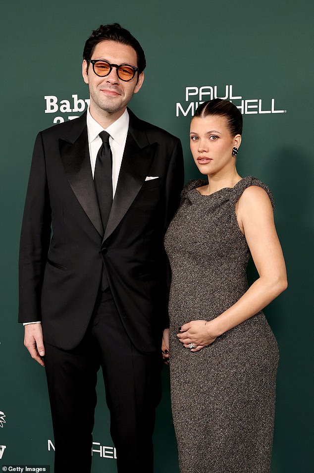 تم تصوير الزوج والزوجة يوم 8 نوفمبر في غرب هوليود