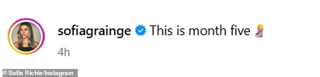 المؤثرة البالغة من العمر 27 عامًا - والتي احتفلت مؤخرًا بعيد ميلاد زوجها إليوت جرينج الحادي والثلاثين - ظهرت في حمامها الفاخر وأعلنت: 