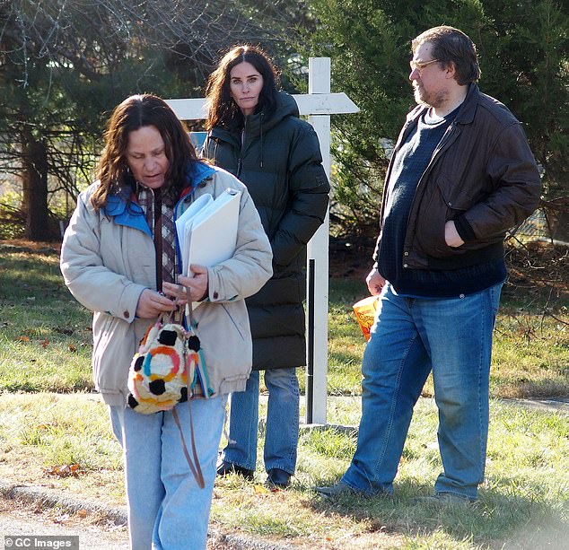 تم اختيار الممثلة الحائزة على جائزة الأوسكار البالغة من العمر 57 عامًا في المشروع من قبل خريج مسلسل Friends البالغ من العمر 61 عامًا.