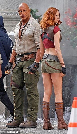 غالبًا ما تم تصوير جونسون بشخصيته أثناء تمثيله مع جيلان وبلاك في الهواء الطلق