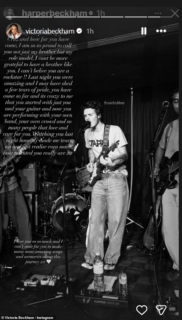 شاركت فيكتوريا أيضًا بفخر إشادة كبيرة من هاربر، الذي عكس رحلته الموسيقية - بدءًا من التدرب على الجيتار وحتى إنشاء فرقته الخاصة