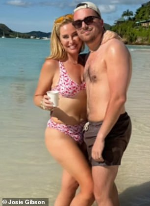 تمت مناقشة نجاح جوزي في فقدان الوزن على نطاق واسع، حيث كانت تعرض إطارها الجديد على Instagram وفي هذا الصباح (في الصورة مع صديق)