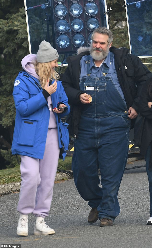 وبدا النجم المولود في نيويورك غير معروف تقريبا وهو في طريقه لتصوير فيلم الإثارة الجديد الذي تقوم بإخراجه نجمة مسلسل Friends كورتني كوكس.