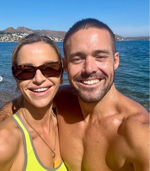 كان يبدو أن Vogue وSpencer لا ينفصلان في السابق، ولكن في الآونة الأخيرة، أصبحت ملفاتهما الشخصية على وسائل التواصل الاجتماعي أقل ارتباطًا بهما كزوجين وأكثر عن مشاريعهما الفردية.