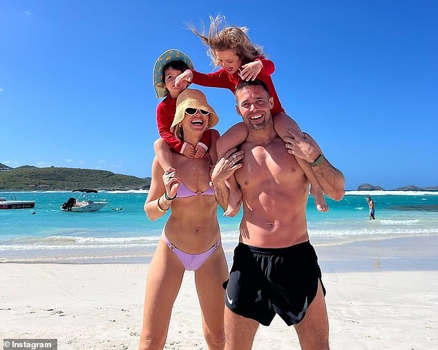 كانت الصورة الشخصية لـ Vogue Williams، حتى دخولها الغابة، تحتوي على صورة لها مع سبنسر وطفليهما