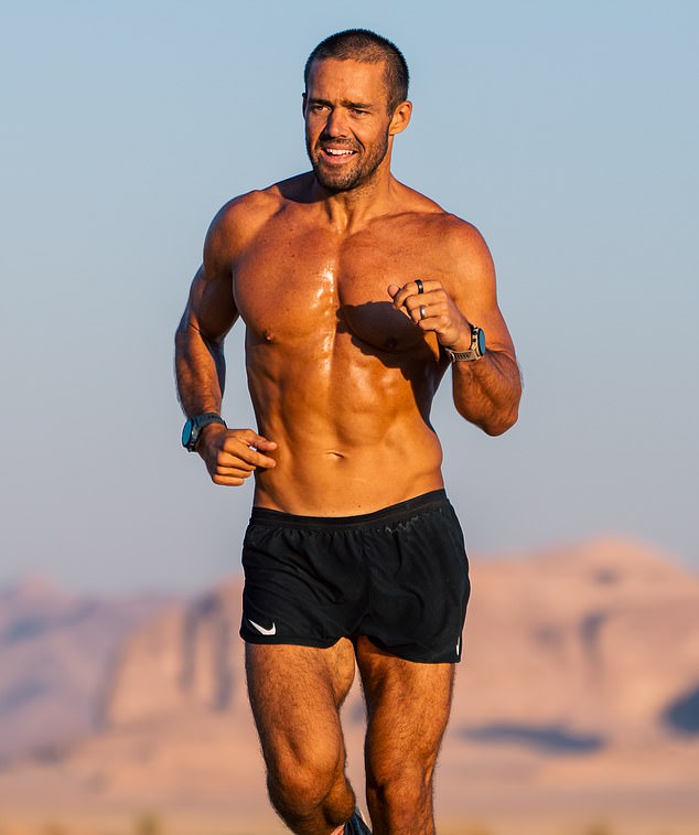 أجرى سبنسر 30 ماراثونًا في 30 يومًا للأعمال الخيرية في وقت سابق من هذا العام