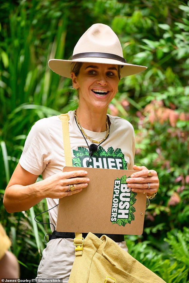 يأتي ذلك في الوقت الذي كشفت فيه مجلة فوغ عن الحقيقة وراء مظهرها الذي يتحدى الشيخوخة بعد أن اشتكت من شعورها بأنها 