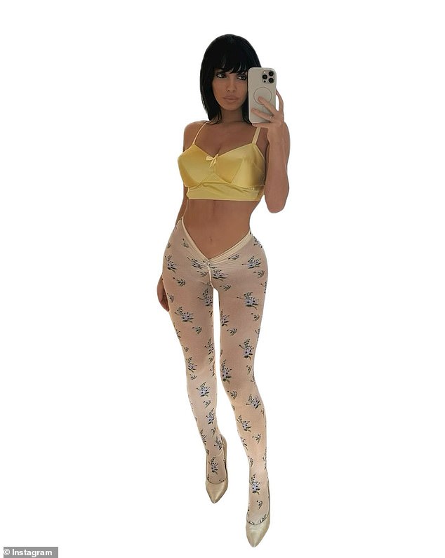 وشوهدت زوجة ويست بيانكا سينسوري على وسائل التواصل الاجتماعي