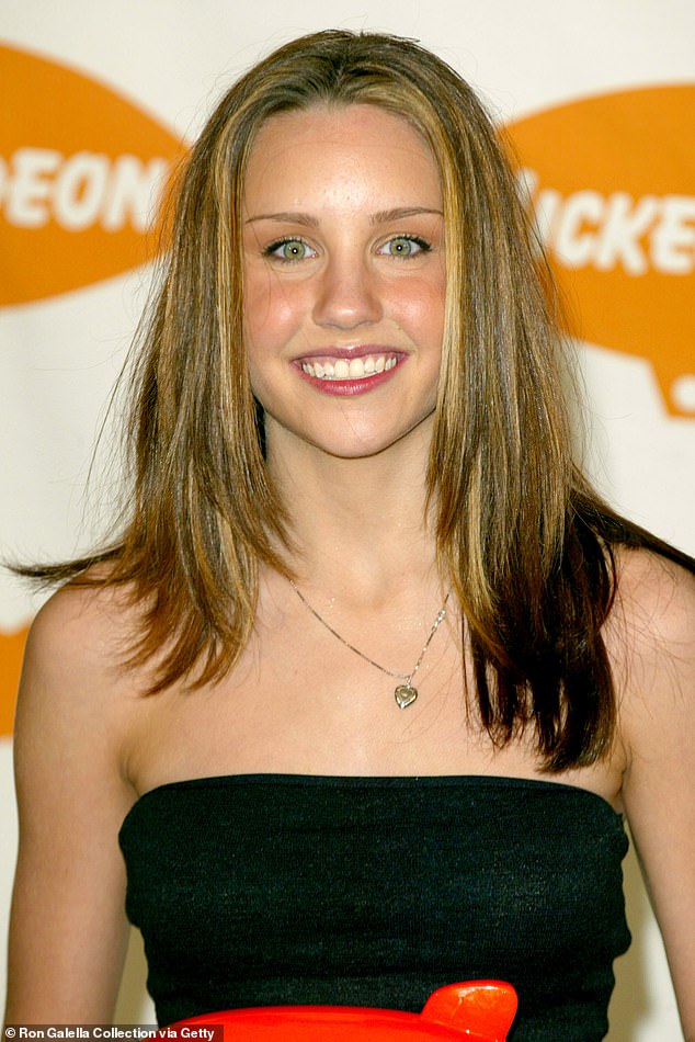 شوهدت بينز في حفل جوائز Nickelodeon Kids Choice Awards في أبريل 2022