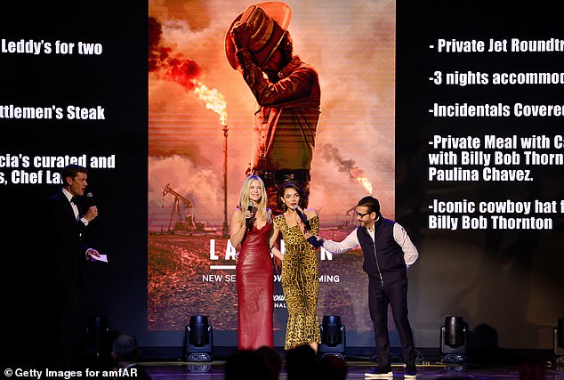 هناك، انضمت إلى مايكل ماكولاي، وبولينا شافيز، وديفيد جلاسر على المسرح للحديث عن مسلسلهم القادم، The Landman.