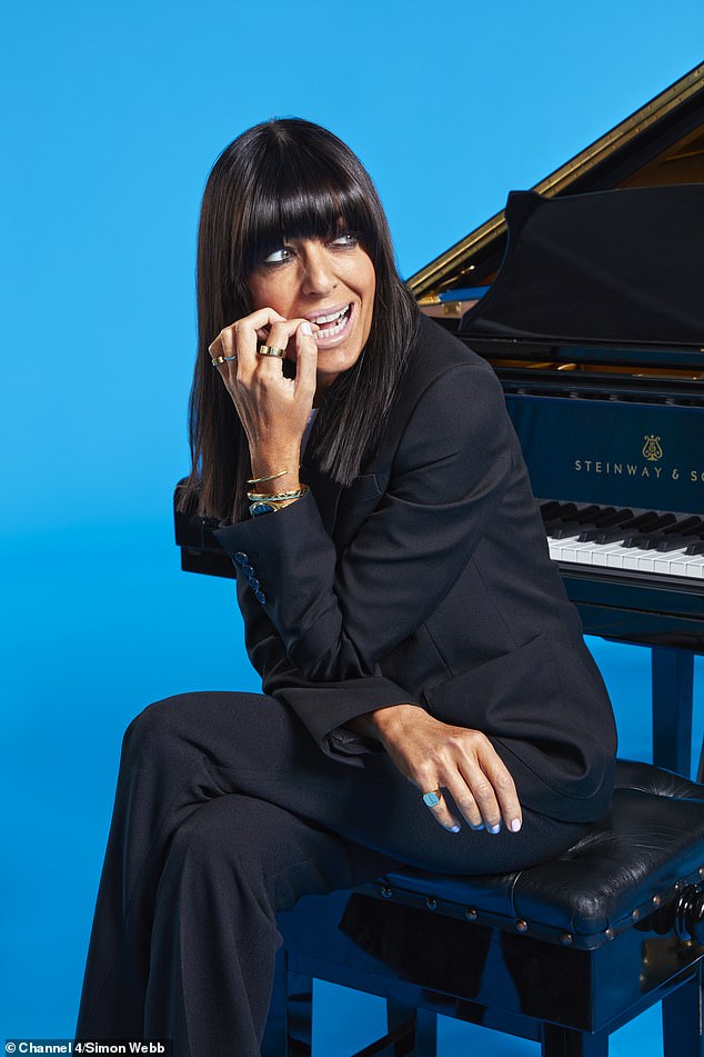 وفقًا لحسابات الشركة، حصلت كلوديا على ما يقرب من 2 مليون جنيه إسترليني من تقديم العديد من المنتجات الكبيرة