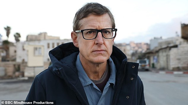 ومع ذلك، ادعت أن لويس ثيرو سرق منها فكرة تحقيقاتها، بعد نجاحه العالمي